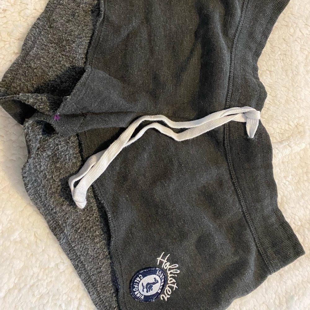 Hollister Shorts L